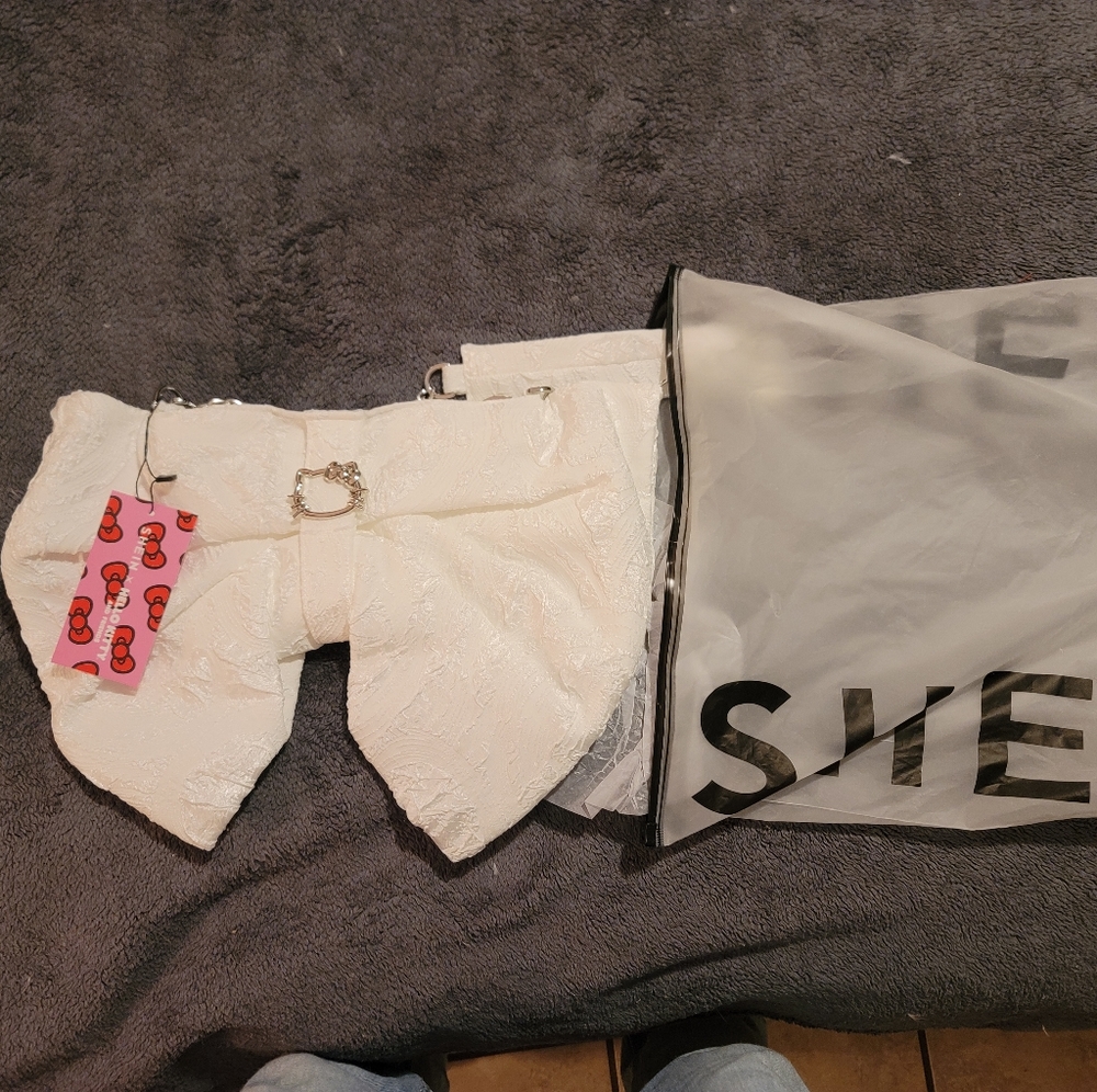 Hello kitty purse